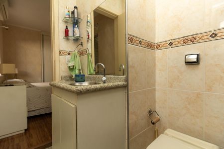 Casa à venda com 250m², 4 quartos e 4 vagas Casa à venda com 250m², 4 quartos e 4 vagasBanheiro Social