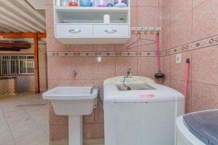 Casa à venda com 250m², 4 quartos e 4 vagas Casa à venda com 250m², 4 quartos e 4 vagasÁrea de Serviço