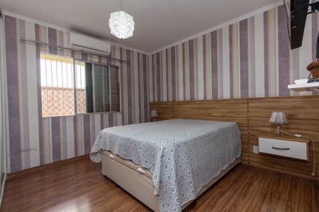 Casa à venda com 250m², 4 quartos e 4 vagas Casa à venda com 250m², 4 quartos e 4 vagasSuíte 1