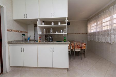 Casa à venda com 250m², 4 quartos e 4 vagas Casa à venda com 250m², 4 quartos e 4 vagasCozinha