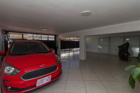 Casa à venda com 250m², 4 quartos e 4 vagas Casa à venda com 250m², 4 quartos e 4 vagasGaragem