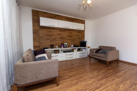 Casa à venda com 250m², 4 quartos e 4 vagas Casa à venda com 250m², 4 quartos e 4 vagasSala