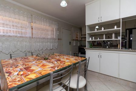 Casa à venda com 250m², 4 quartos e 4 vagas Casa à venda com 250m², 4 quartos e 4 vagasCozinha