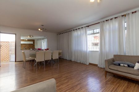 Casa à venda com 250m², 4 quartos e 4 vagas Casa à venda com 250m², 4 quartos e 4 vagasSala