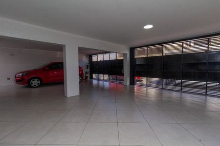Casa à venda com 250m², 4 quartos e 4 vagas Casa à venda com 250m², 4 quartos e 4 vagasGaragem