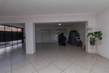 Casa à venda com 250m², 4 quartos e 4 vagas Casa à venda com 250m², 4 quartos e 4 vagasGaragem