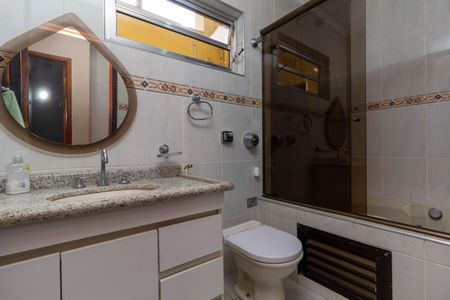 Casa à venda com 250m², 4 quartos e 4 vagas Casa à venda com 250m², 4 quartos e 4 vagasBanheiro da Suíte 2