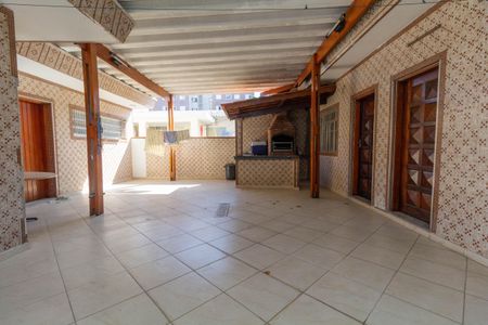 Casa à venda com 250m², 4 quartos e 4 vagas Casa à venda com 250m², 4 quartos e 4 vagasÁrea Externa