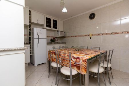 Casa à venda com 250m², 4 quartos e 4 vagas Casa à venda com 250m², 4 quartos e 4 vagasCozinha