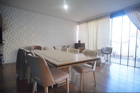 Casa à venda com 200m², 4 quartos e 4 vagasEspaço Gourmet