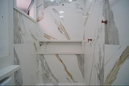 Casa à venda com 200m², 4 quartos e 4 vagasBanheiro 1