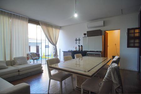 Casa à venda com 200m², 4 quartos e 4 vagasEspaço Gourmet