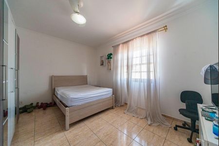 Casa à venda com 210m², 4 quartos e 2 vagas Casa à venda com 210m², 4 quartos e 2 vagasQuarto 1