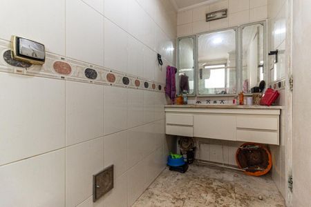 Apartamento à venda com 240m², 4 quartos e 2 vagas Apartamento à venda com 240m², 4 quartos e 2 vagasBanheiro da Suíte 2