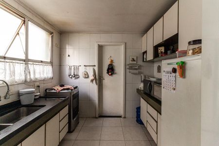 Apartamento à venda com 240m², 4 quartos e 2 vagas Apartamento à venda com 240m², 4 quartos e 2 vagasCozinha