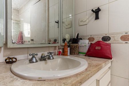Apartamento à venda com 240m², 4 quartos e 2 vagas Apartamento à venda com 240m², 4 quartos e 2 vagasBanheiro da Suíte 2