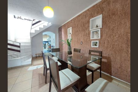 Casa à venda com 171m², 3 quartos e 2 vagas Casa à venda com 171m², 3 quartos e 2 vagasSala de Jantar