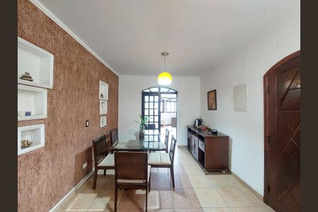 Casa à venda com 171m², 3 quartos e 2 vagas Casa à venda com 171m², 3 quartos e 2 vagasSala de Jantar