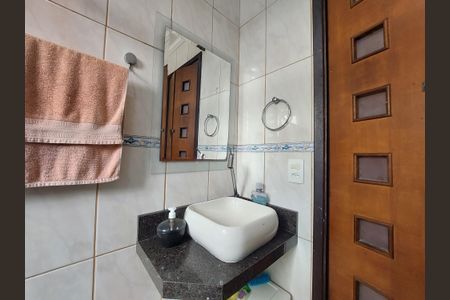 Casa à venda com 171m², 3 quartos e 2 vagas Casa à venda com 171m², 3 quartos e 2 vagasBanheiro 2