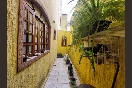 Casa à venda com 171m², 3 quartos e 2 vagas Casa à venda com 171m², 3 quartos e 2 vagasCorredor Externo