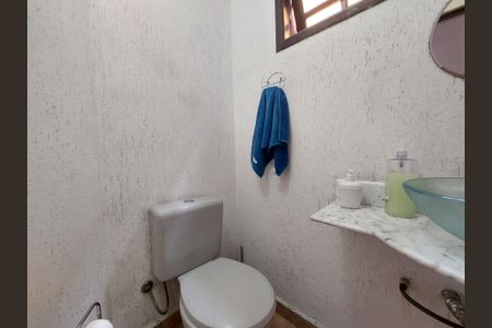 Casa à venda com 171m², 3 quartos e 2 vagas Casa à venda com 171m², 3 quartos e 2 vagasLavabo