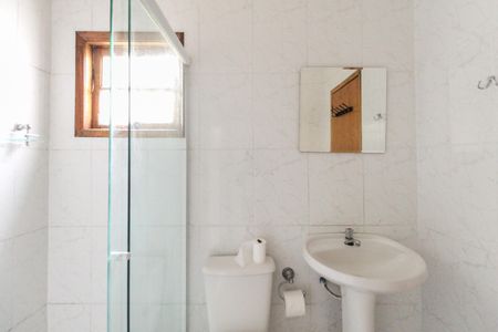Casa à venda com 200m², 2 quartos e 3 vagas Casa à venda com 200m², 2 quartos e 3 vagasBanheiro da Suíte