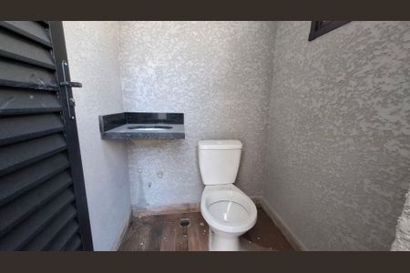 Apartamento à venda com 96m², 2 quartos e 1 vaga Apartamento à venda com 96m², 2 quartos e 1 vagaBanheiro de Serviço