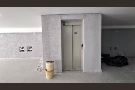 Apartamento à venda com 96m², 2 quartos e 1 vaga Apartamento à venda com 96m², 2 quartos e 1 vagaElevador