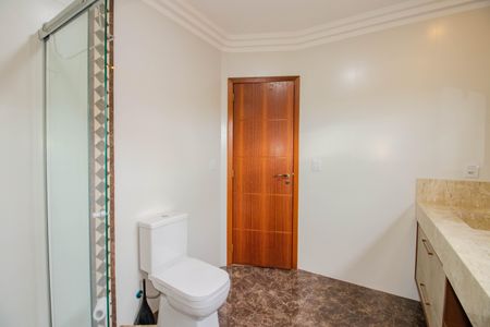 Casa de condomínio à venda com 281m², 3 quartos e 4 vagasBanheiro Social