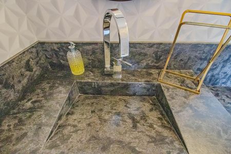 Casa de condomínio à venda com 281m², 3 quartos e 4 vagasLavabo