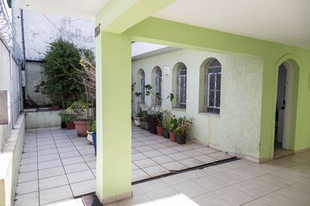Casa à venda com 187m², 4 quartos e 2 vagas Casa à venda com 187m², 4 quartos e 2 vagasÁrea comum