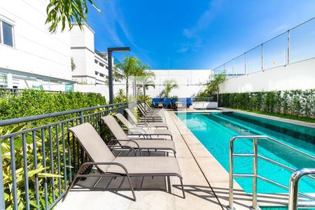 Apartamento à venda com 80m², 3 quartos e 2 vagas Apartamento à venda com 80m², 3 quartos e 2 vagasÁrea comum - Piscina