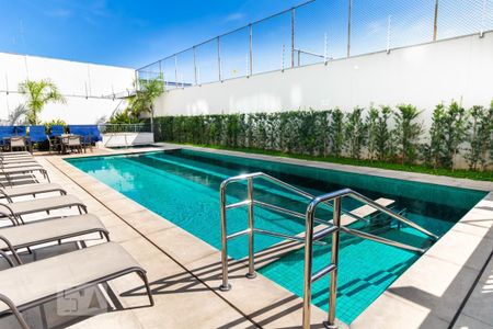 Apartamento à venda com 80m², 3 quartos e 2 vagas Apartamento à venda com 80m², 3 quartos e 2 vagasÁrea comum - Piscina