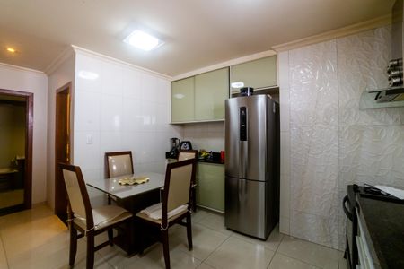 Casa à venda com 883m², 8 quartos e 6 vagasCozinha