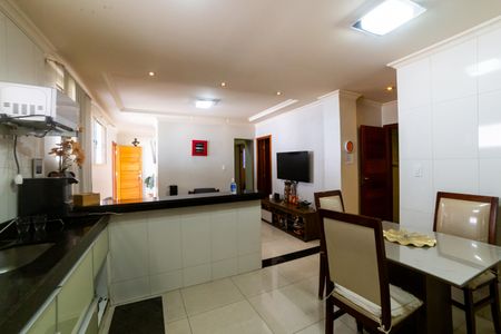 Casa à venda com 883m², 8 quartos e 6 vagasCozinha