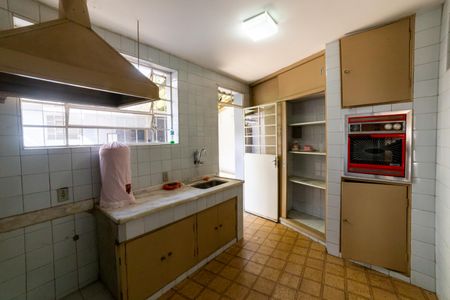 Casa à venda com 883m², 8 quartos e 6 vagasCozinha