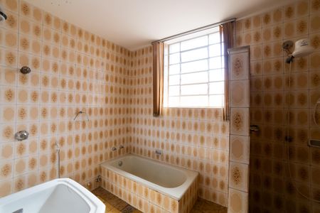 Casa à venda com 883m², 8 quartos e 6 vagasBanheiro Social