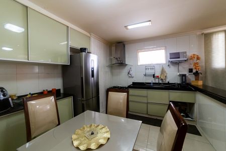 Casa à venda com 883m², 8 quartos e 6 vagasCozinha