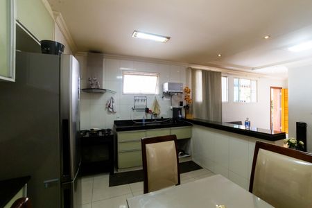 Casa à venda com 883m², 8 quartos e 6 vagasCozinha