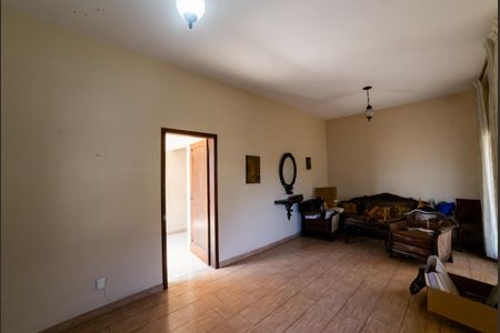 Casa à venda com 883m², 8 quartos e 6 vagasSala