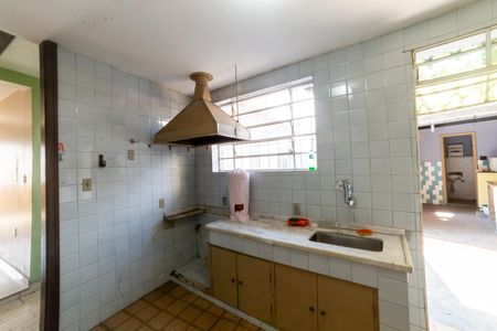 Casa à venda com 883m², 8 quartos e 6 vagasCozinha