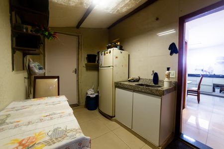 Casa à venda com 883m², 8 quartos e 6 vagasÁrea de Serviço