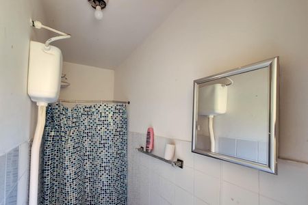 Casa à venda com 360m², 2 quartos e 3 vagasBanheiro de serviço