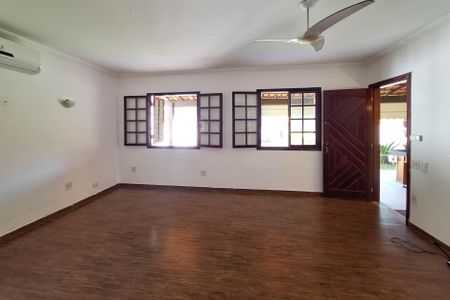 Casa à venda com 360m², 2 quartos e 3 vagasSala