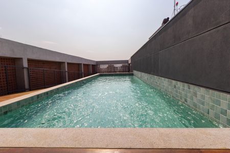 Apartamento à venda com 34m², 1 quarto e sem vaga Apartamento à venda com 34m², 1 quarto e sem vagaÁrea comum - Piscina