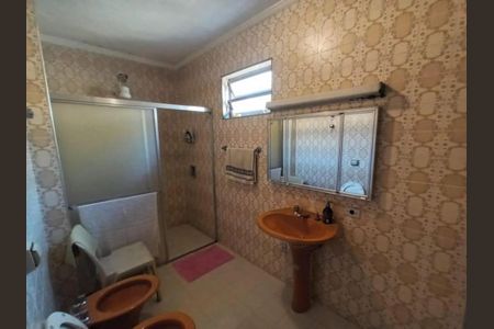 Casa à venda com 140m², 5 quartos e 4 vagas Casa à venda com 140m², 5 quartos e 4 vagasBanheiro