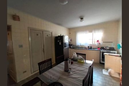 Casa à venda com 140m², 5 quartos e 4 vagas Casa à venda com 140m², 5 quartos e 4 vagasCozinha