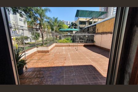 Casa à venda com 328m², 5 quartos e 3 vagas