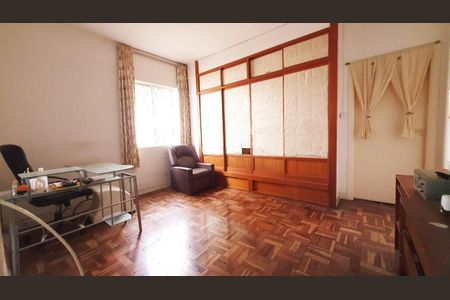 Casa à venda com 328m², 5 quartos e 3 vagas