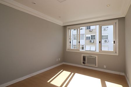 Sala de apartamento à venda com 2 quartos, 69m² em Petrópolis, Porto Alegre